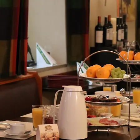 Landsteakhaus בית הארחה