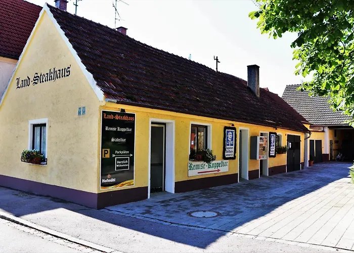 בית הארחה Landsteakhaus 4*