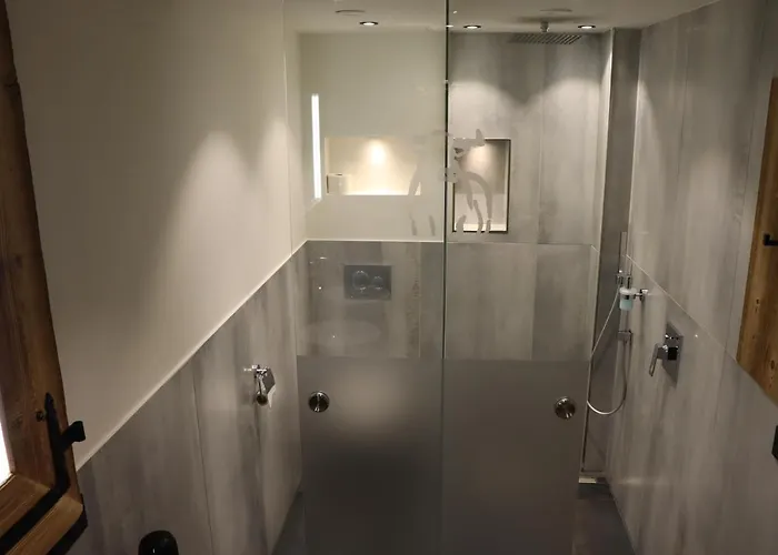 Landsteakhaus בית הארחה