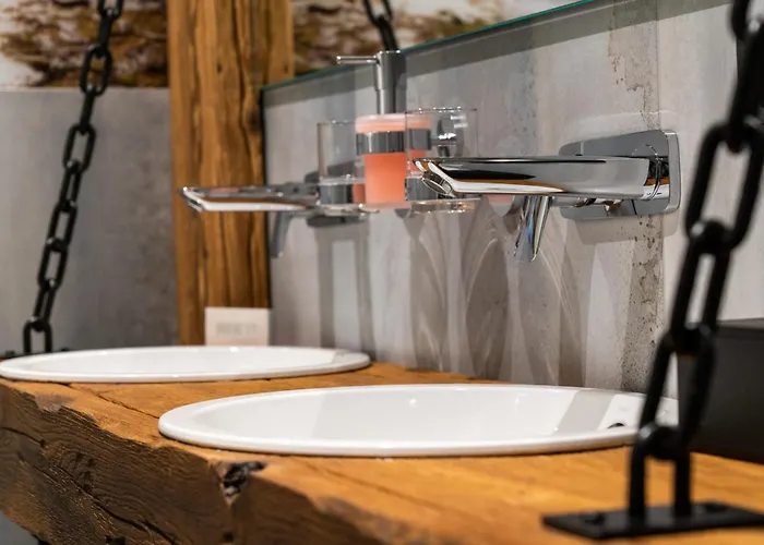 בית הארחה Landsteakhaus 4*